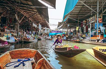 Damnoen Saduak Floating Market