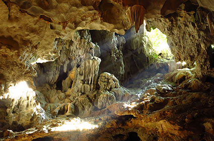 Thien Canh Son Cave