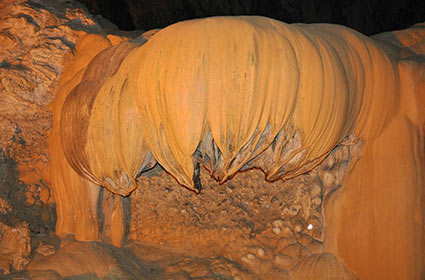 Nguom Ngao Cave