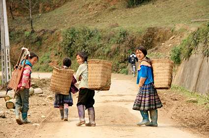 Discover Can Cau and Bac Ha market