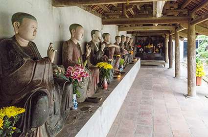 Duong Lam Village, Temple Scene