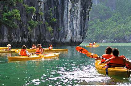 kayaking-halong-bay