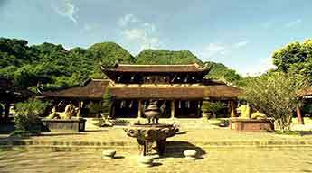 Day-tour to the Perfume Pagoda