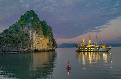 Bai Tu Long Bay