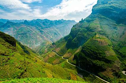 Ma Pi Leng pass between Dong Van and Meo Vac