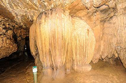 Nguom Ngao Cave