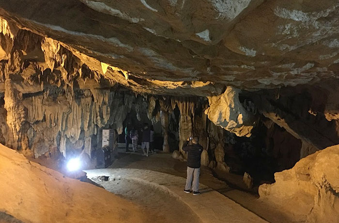 Nguom Ngao cave