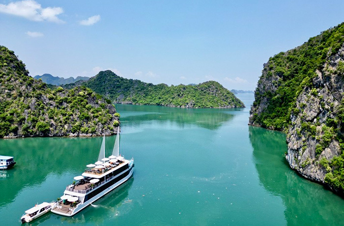 Kayaking In Lan Ha Bay